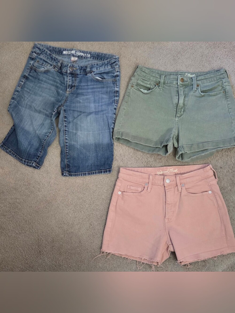 3 Pair Women's Demin Shorts Lot Size 6/28 (Universal Threads) & 9 Mossimo